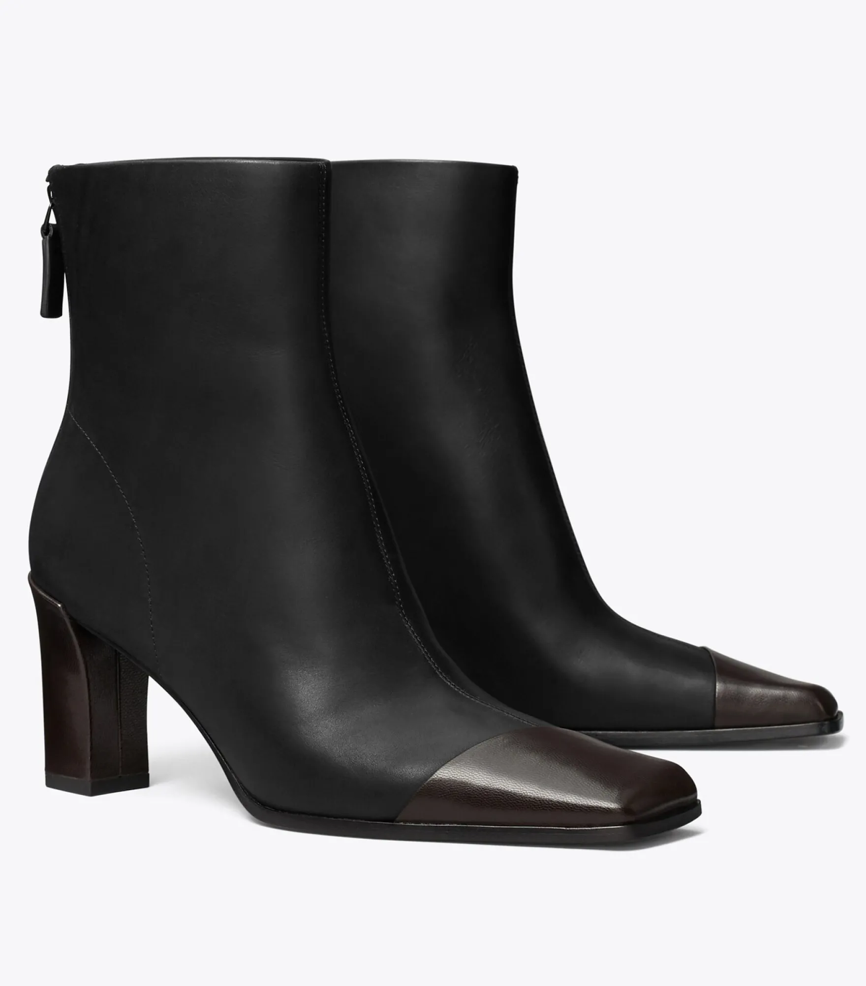 ASYMMETRISCHE STIEFELETTE MIT ZEHENKAPPE