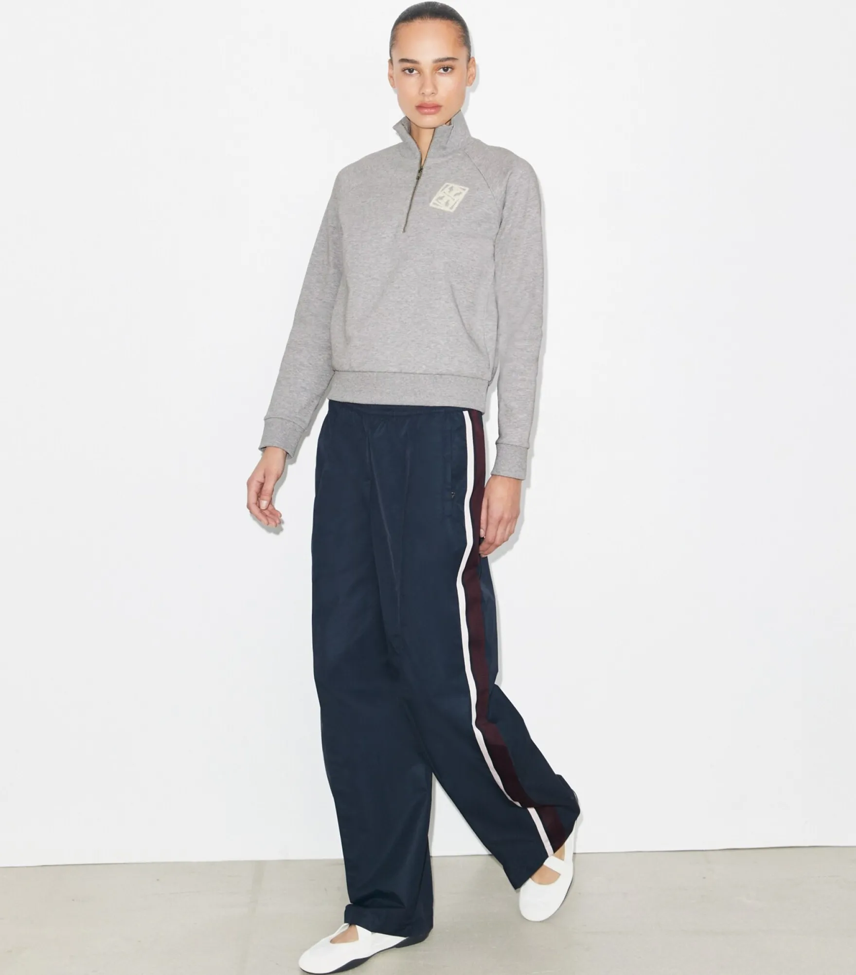 BAUMWOLLSWEATSHIRT MIT GESTICKTEM LOGO