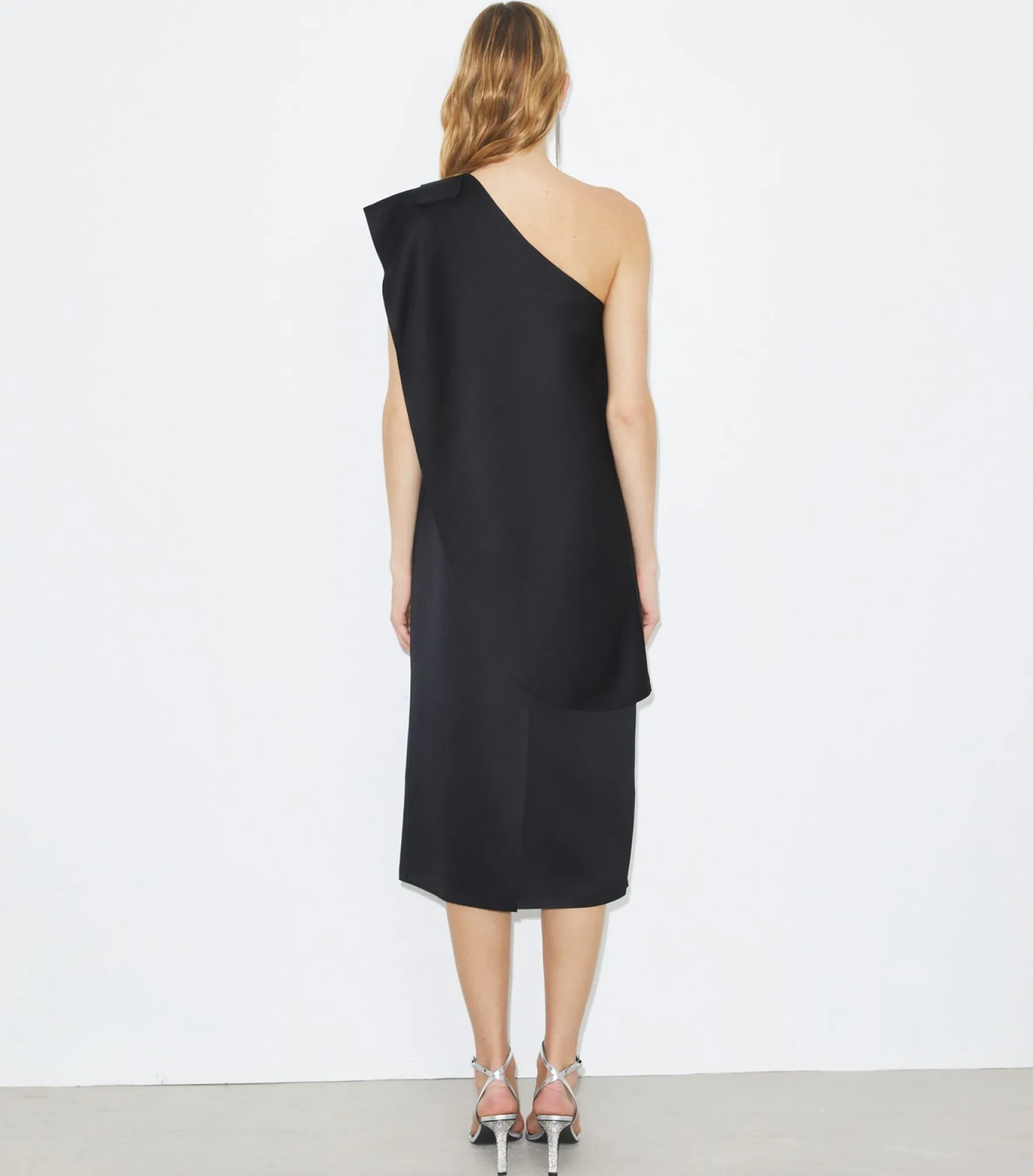 CAPEKLEID AUS SATIN
