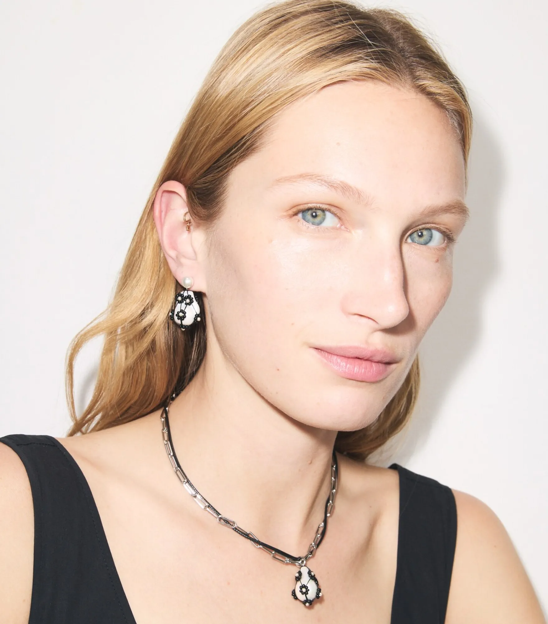 CURIOSITY DOUBLE-STRAND PEARL PENDANT