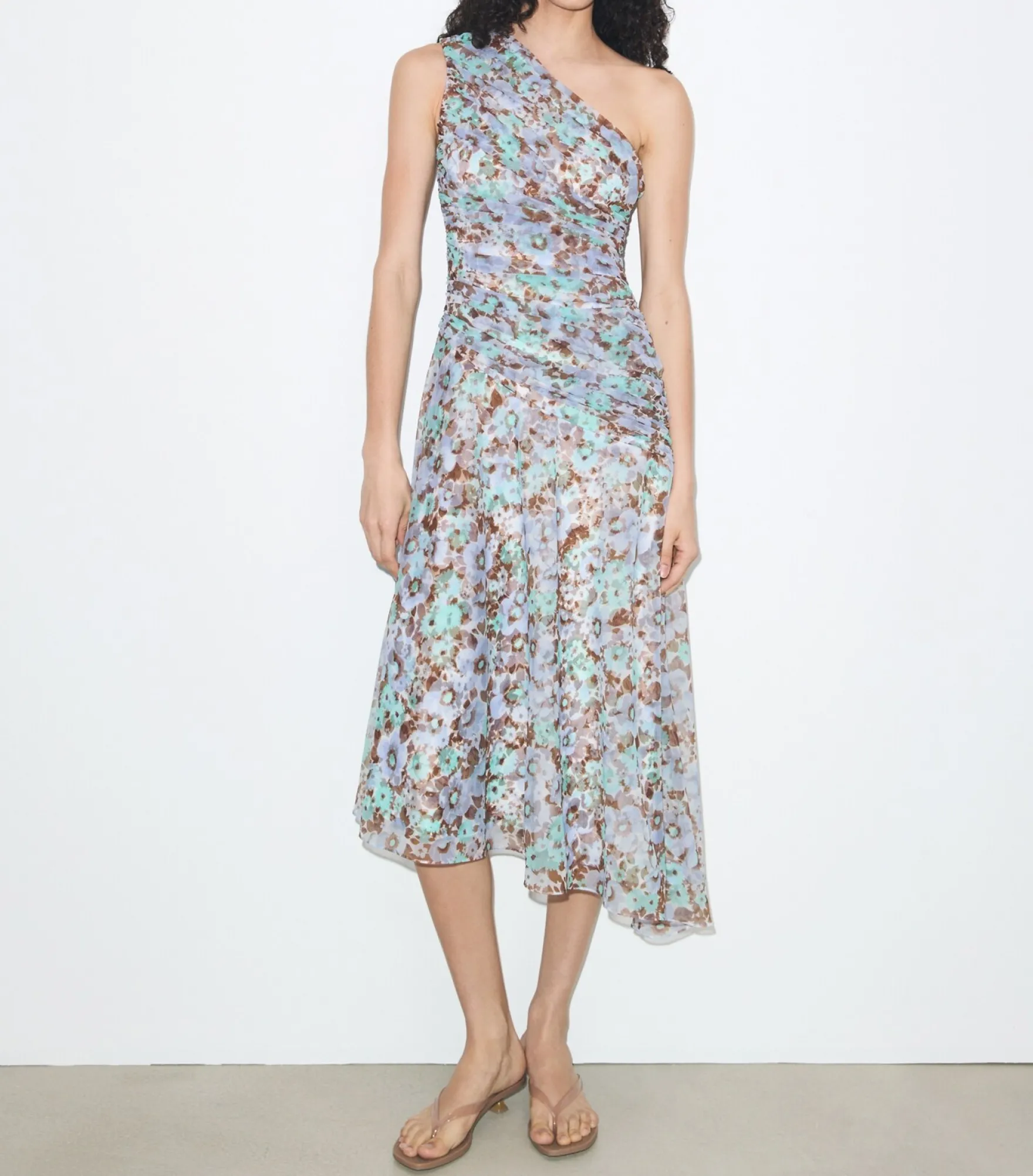 EINSCHULTRIGES KLEID MIT PRINT