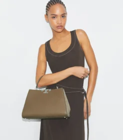 ELEANOR HENKELTASCHE AUS STRUKTURLEDER