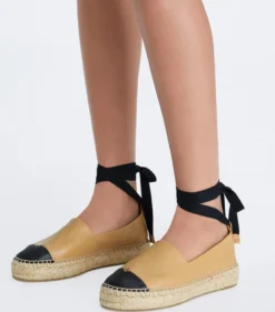 ESPADRILLE MIT ZEHENKAPPE
