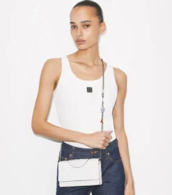 FLEMING CROSSBODY BAG MIT ANHÄNGER UND KETTENRIEMEN