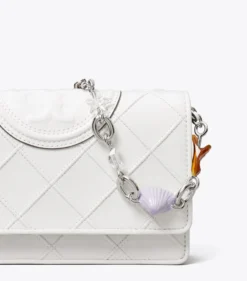 FLEMING CROSSBODY BAG MIT ANHÄNGER UND KETTENRIEMEN