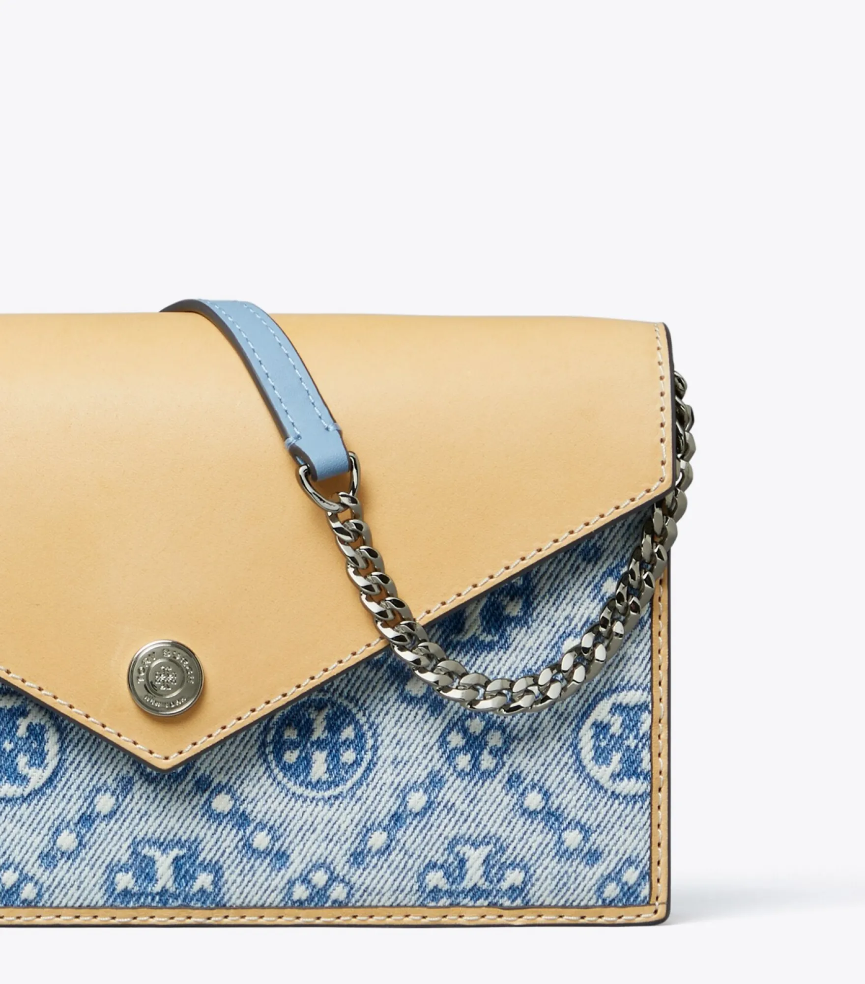 GELDBÖRSE IM KUVERT-STIL AUS DENIM MIT T-MONOGRAMM UND KETTE