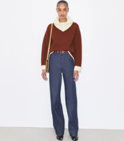 JEANS MIT GERADEM BEIN