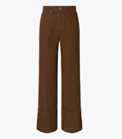 JEANS MIT GERADEM BEINSCHNITT UND UMSCHLAG
