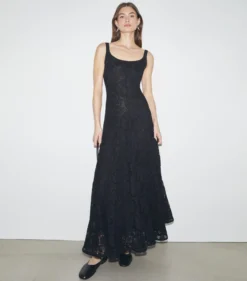 KLEID AUS FLORALER SPITZE