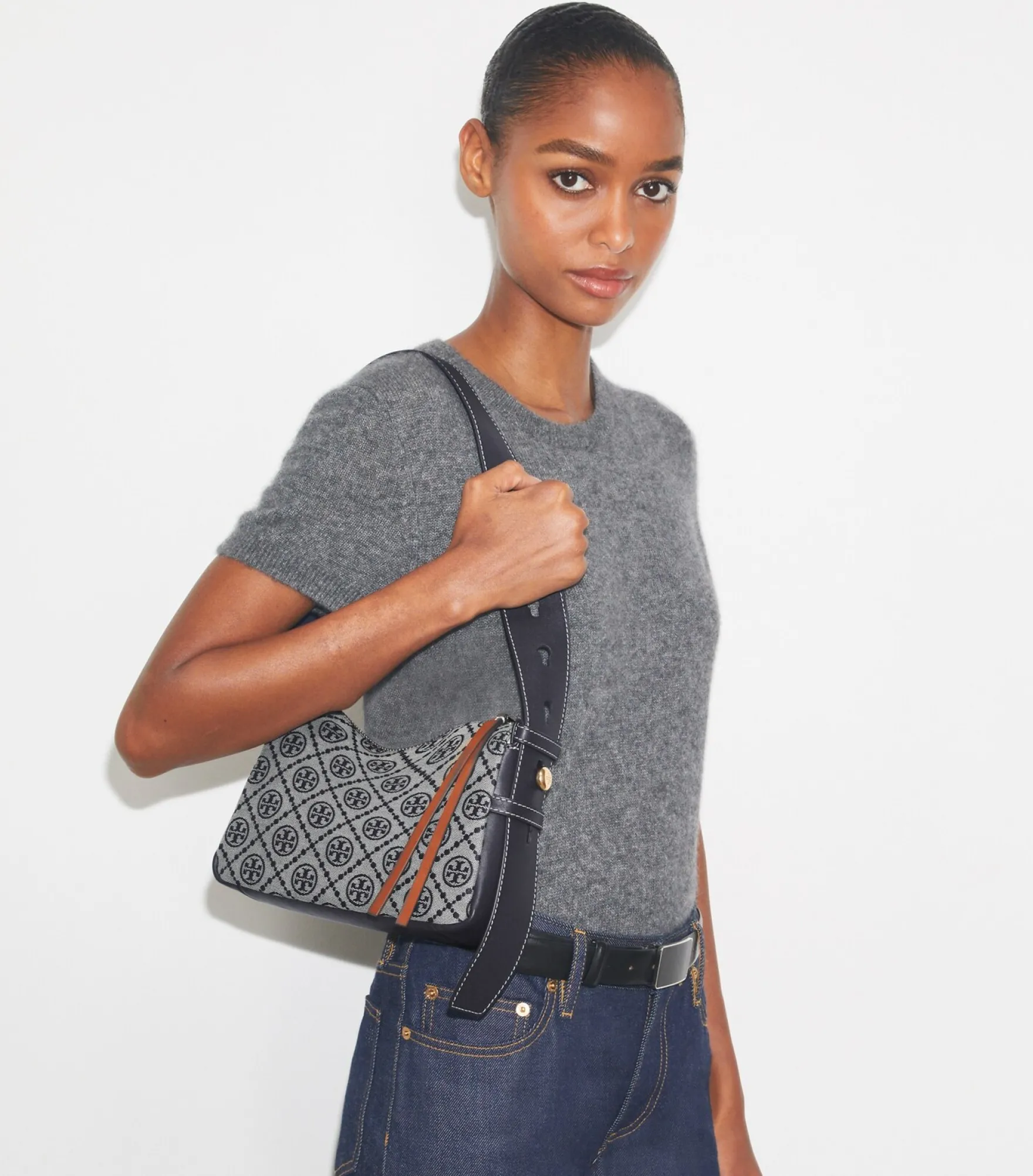 KLEINE ROMY SCHULTERTASCHE MIT T-MONOGRAMM