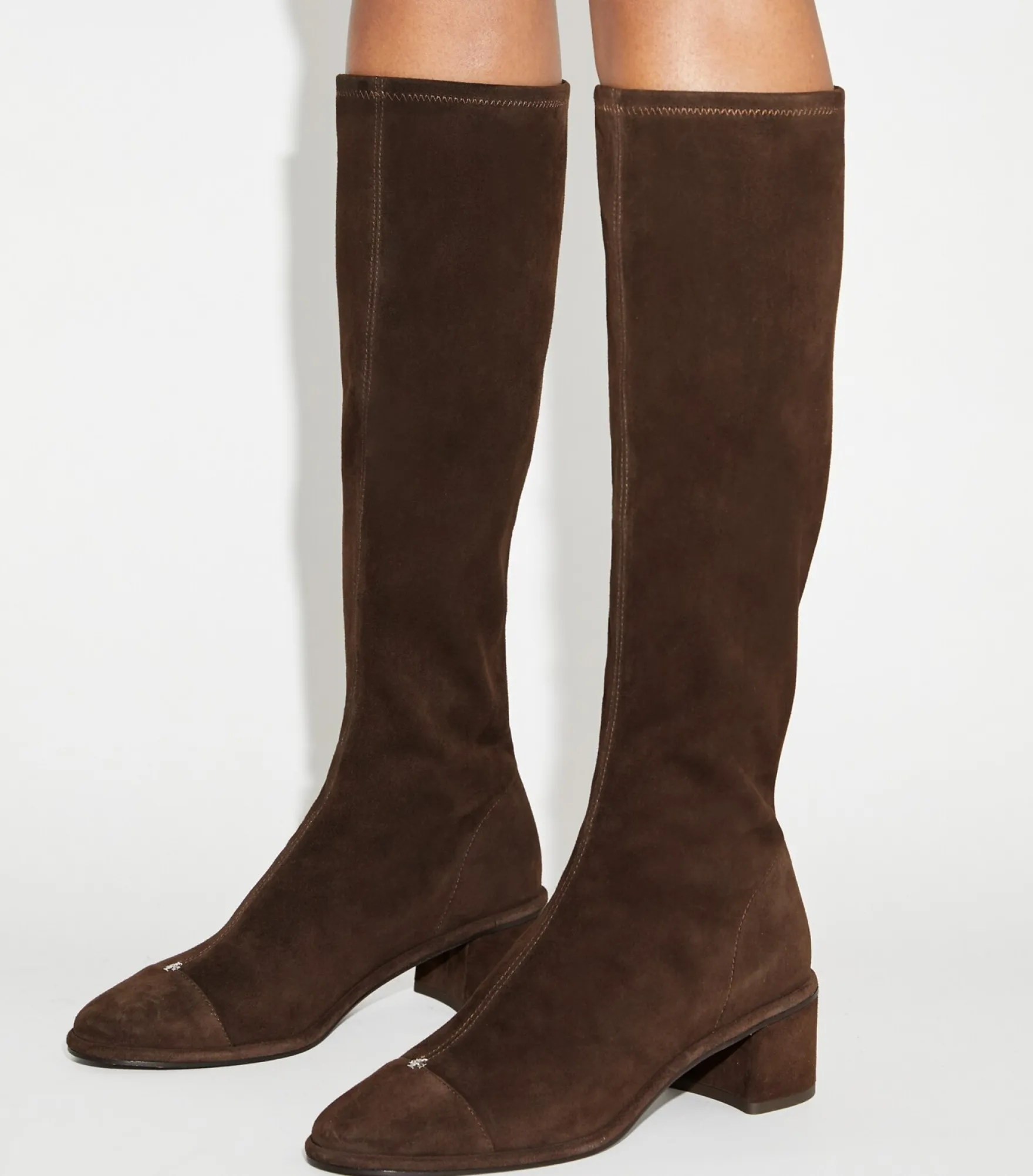KNIEHOHE STIEFEL MIT ZEHENKAPPE