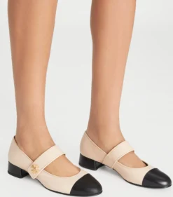 MARY JANE FLAT MIT ZEHENKAPPE UND ABSATZ