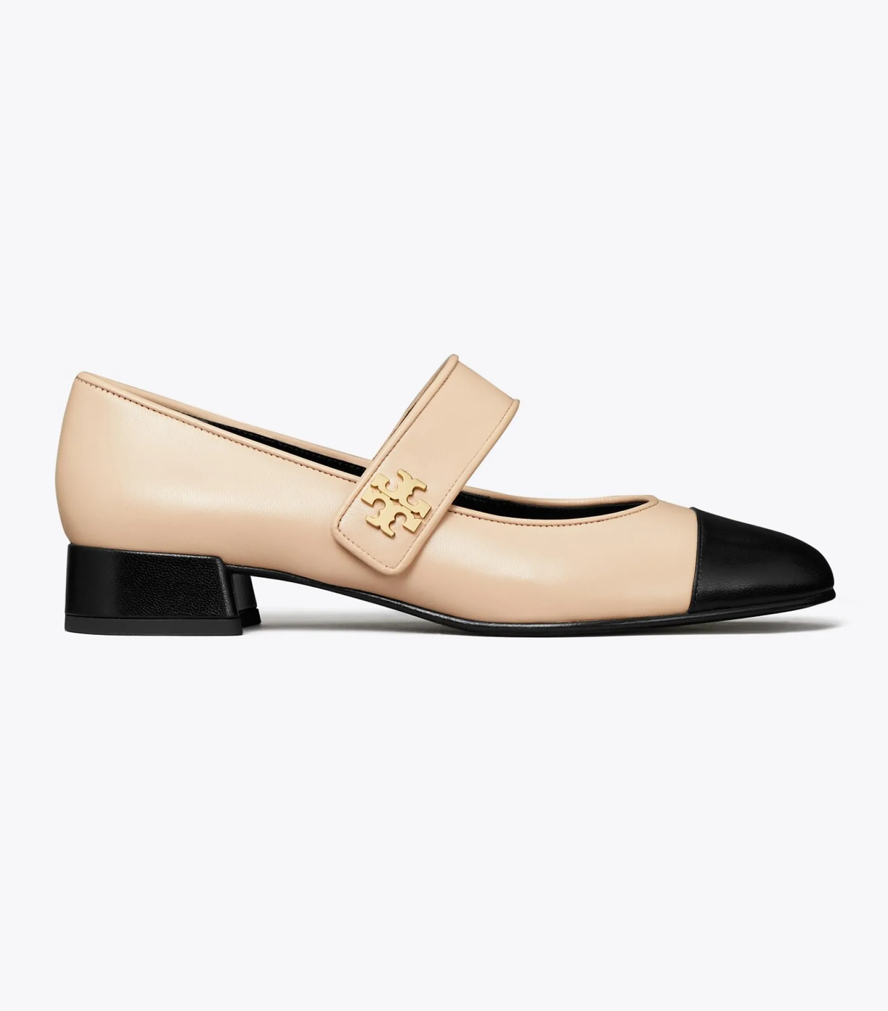 MARY JANE FLAT MIT ZEHENKAPPE UND ABSATZ