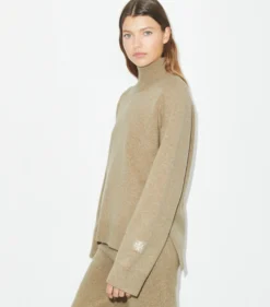 MERINO WOOL TURTLENECK SWEATER
