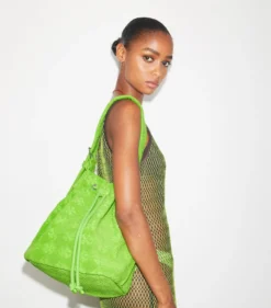 OVERSIZE BUCKET BAG AUS TERRY MIT T-MONOGRAMM
