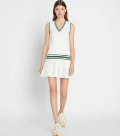 PERFORMANCE-TENNISKLEID MIT V-AUSSCHNITT