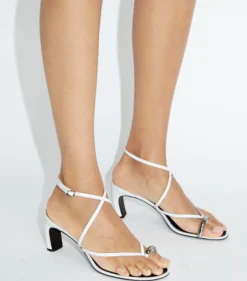 RIEMCHENSANDALETTE MIT PIERCINGDETAIL