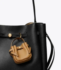 ROMY BUCKET BAG MIT ANHÄNGER