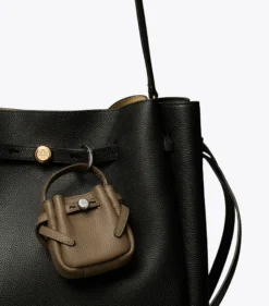 ROMY BUCKET BAG MIT ANHÄNGER