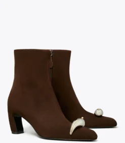 STIEFELETTE MIT PIERCING-DETAIL