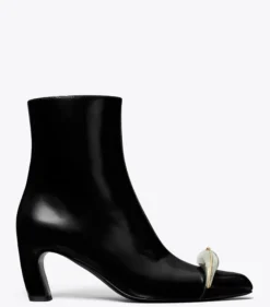 STIEFELETTE MIT PIERCING-DETAIL