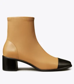 STIEFELETTE MIT ZEHENKAPPE UND ABSATZ