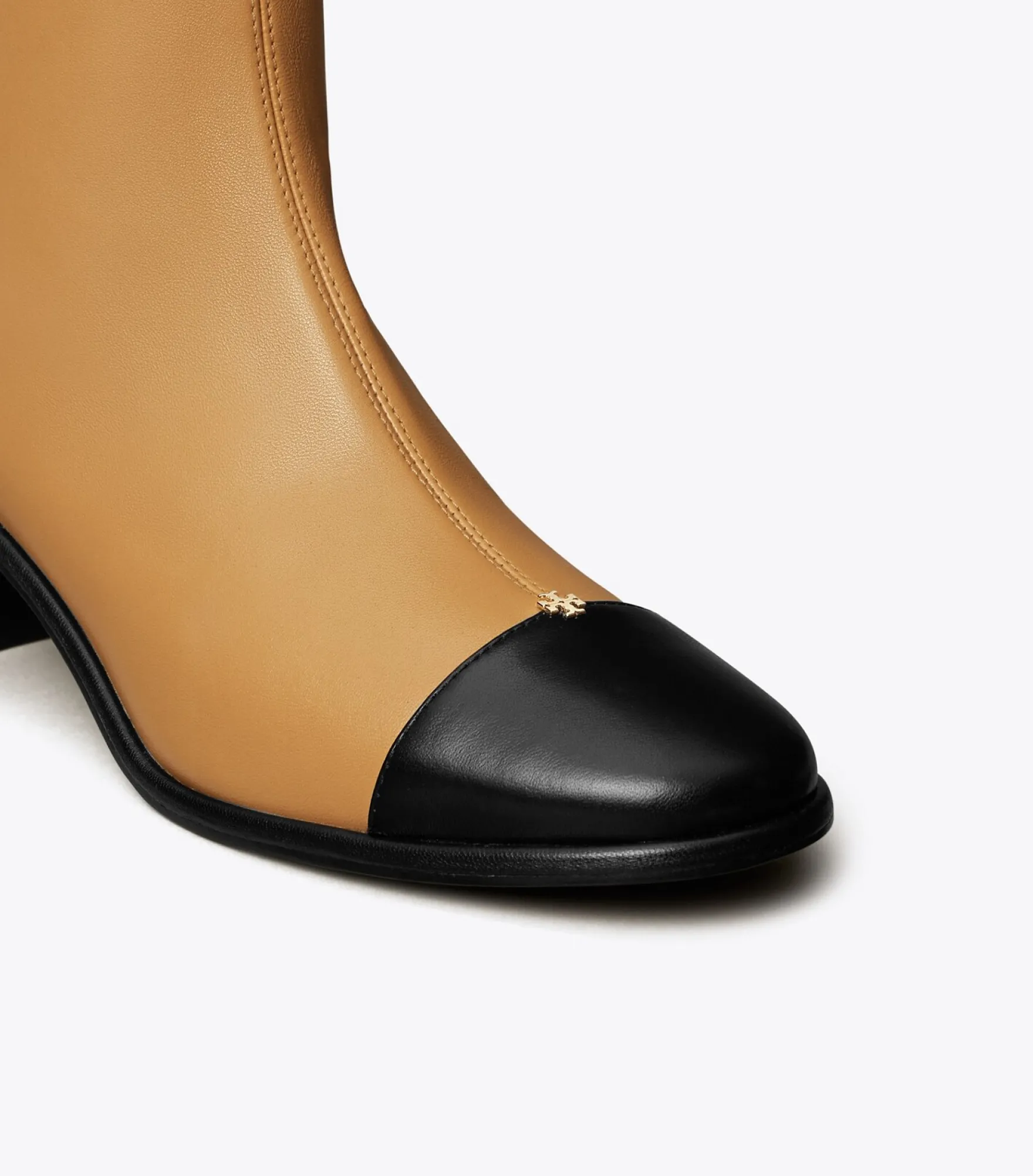 STIEFELETTE MIT ZEHENKAPPE UND ABSATZ