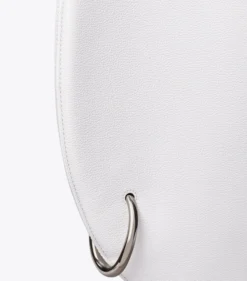 STRUKTURIERTE TASCHE MIT PIERCINGDETAIL