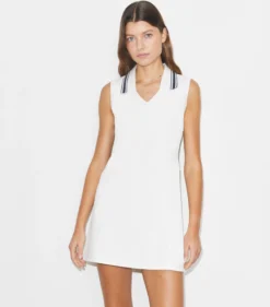TENNISKLEID MIT V-AUSSCHNITT