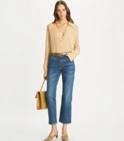 VERKÜRZTE, AUSGESTELLTE JEANS