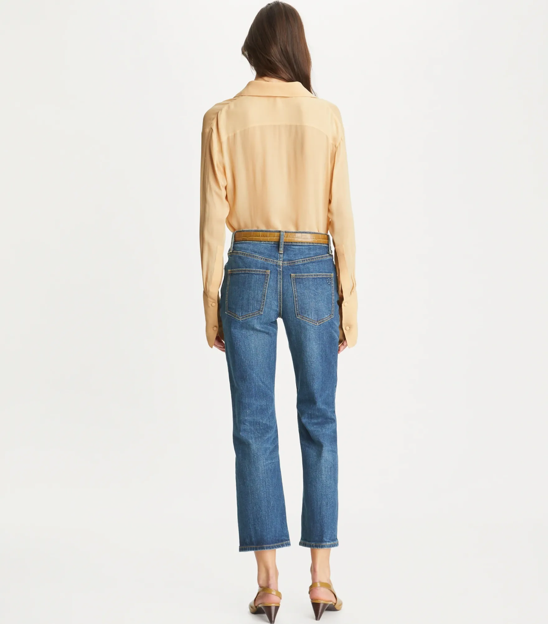 VERKÜRZTE, AUSGESTELLTE JEANS