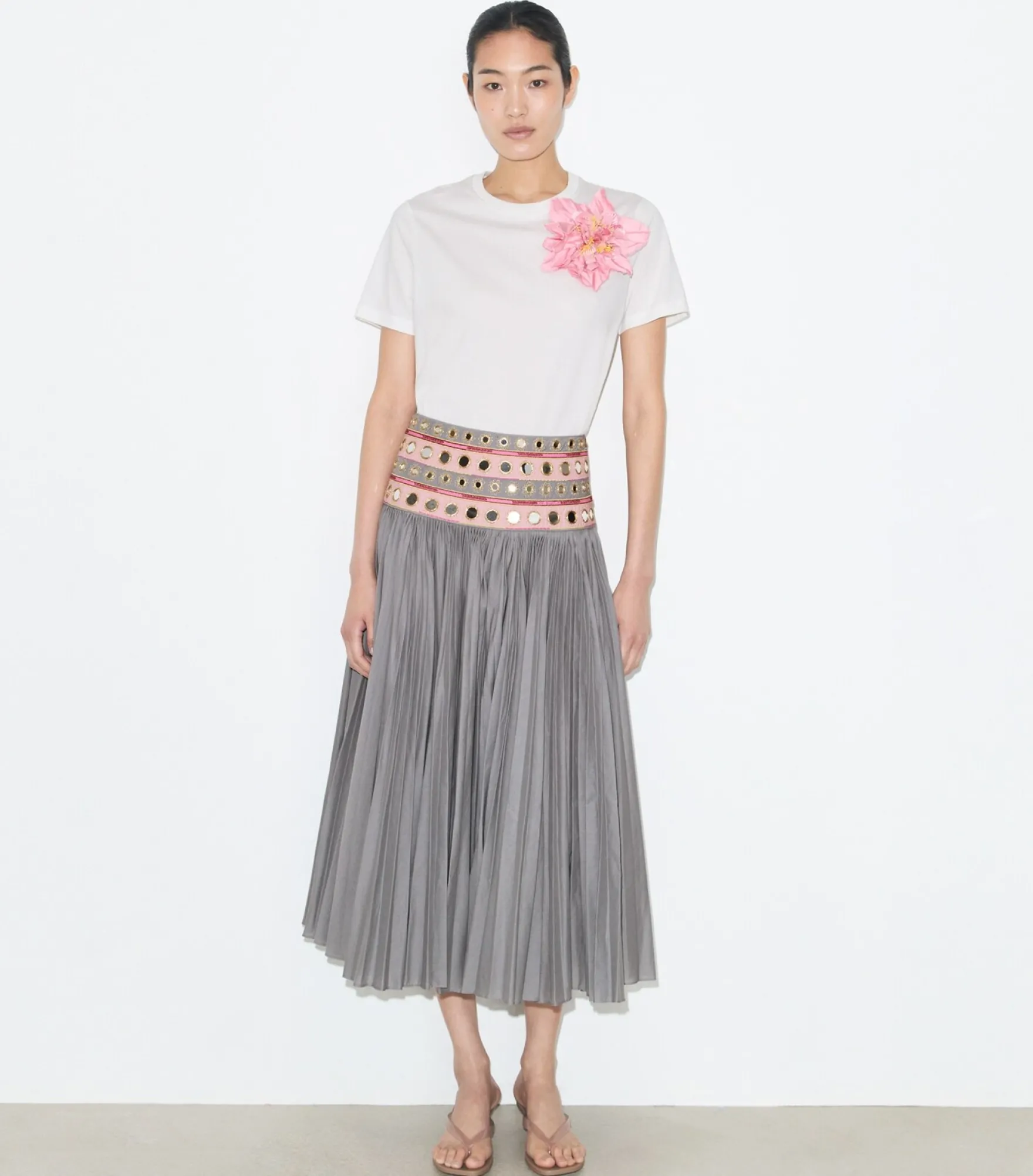 VERZIERTES T-SHIRT AUS BAUMWOLLE