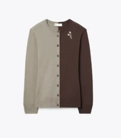 WOLLCARDIGAN MIT BROSCHE