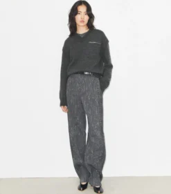 WOLLHOSE MIT WEITEM BEIN